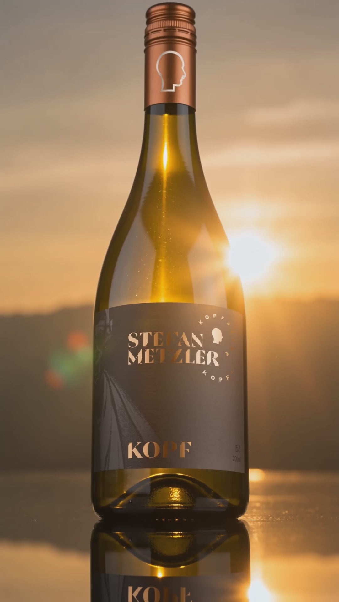 Mein Sonnenschein 2024 Blanc de Noir, Flasche im Sonnenlicht
