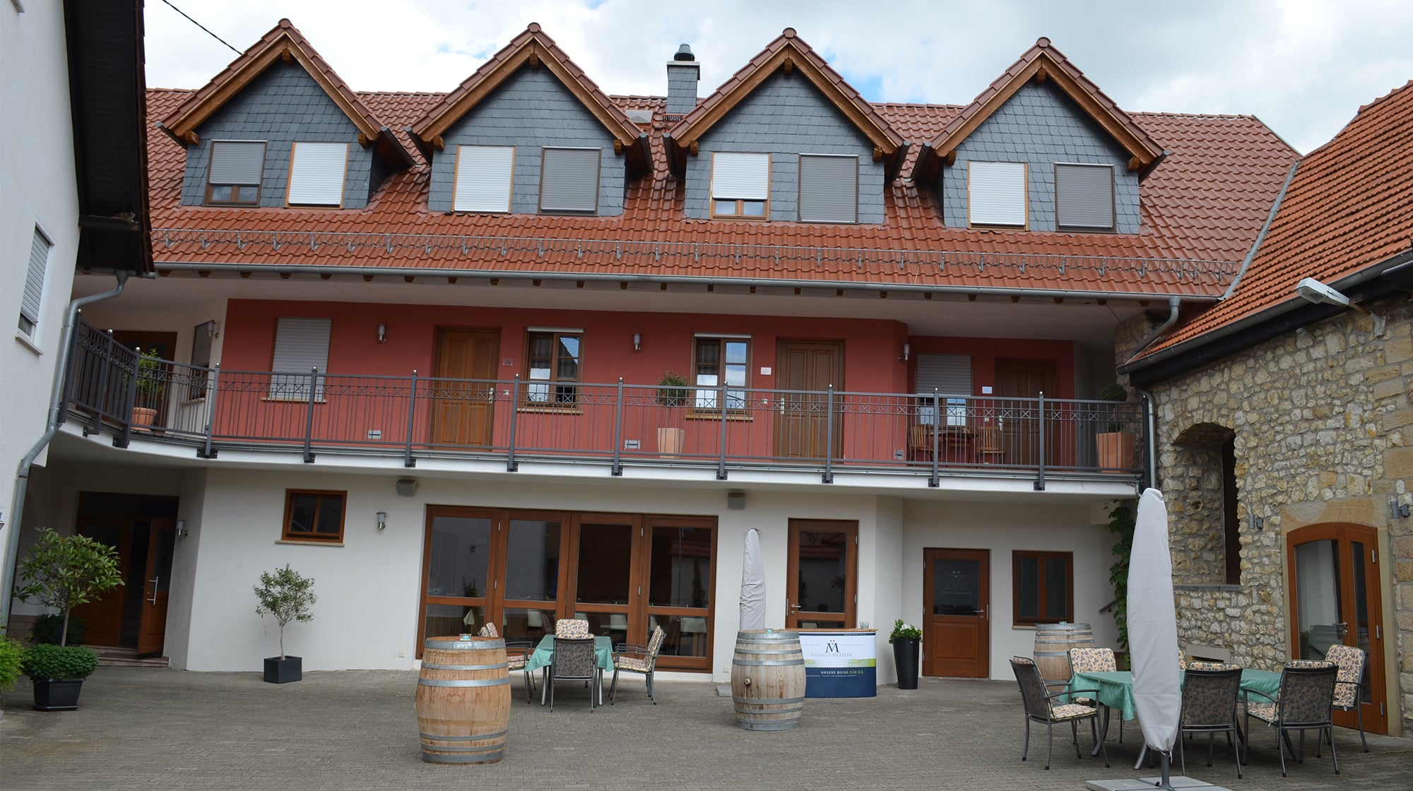 Gästehaus im Innenhof des Weinguts Stefan Metzler