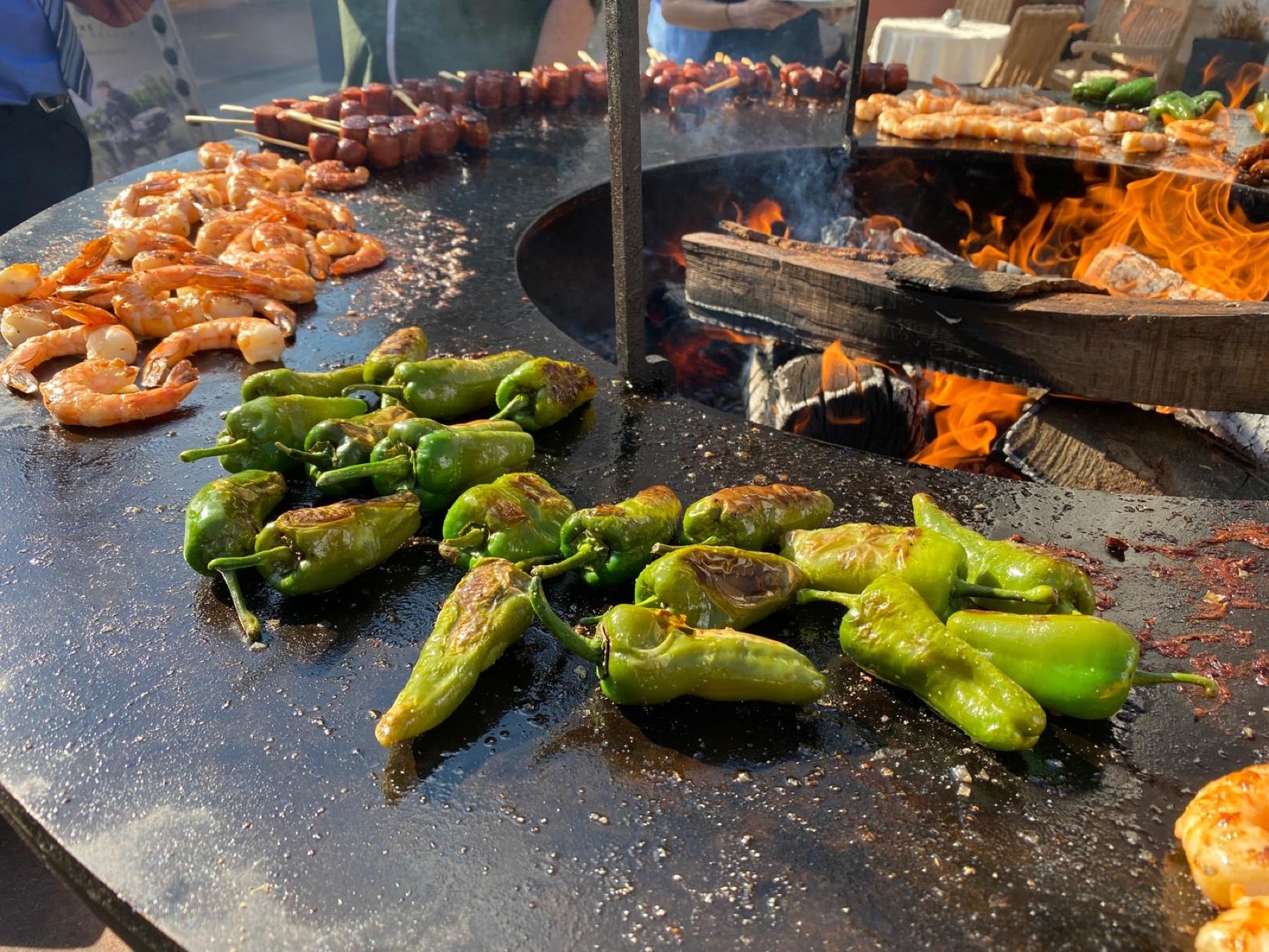 Live-Catering am OFYR-Grill im Weingut